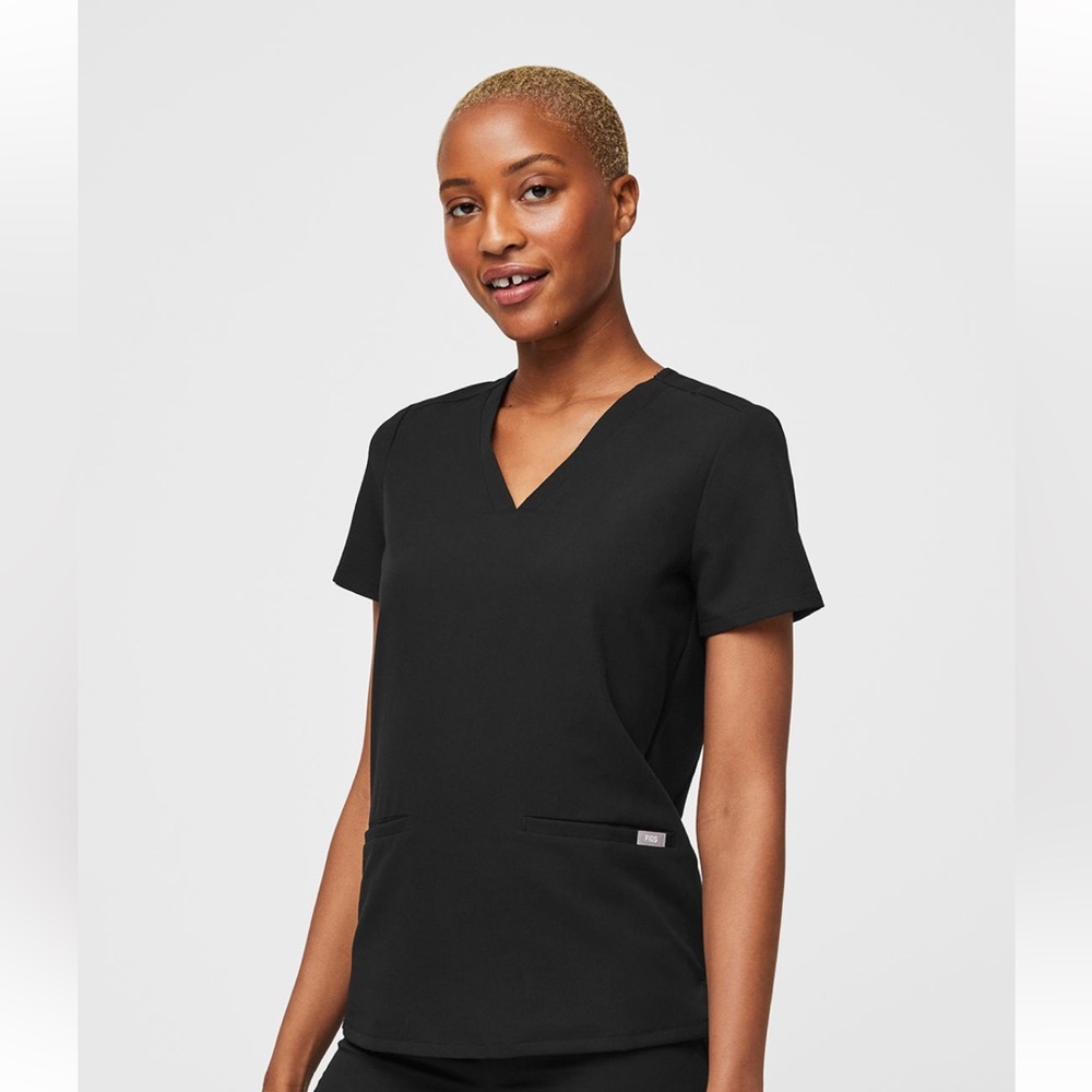 Figs xs casma three pocket scrub top